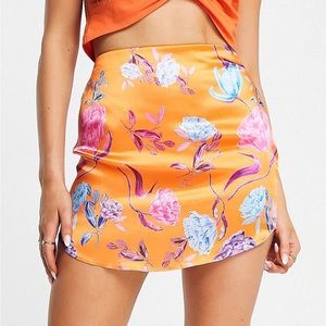 Sweet For Spring 🌸🌼
Satin Floral Spring Mini Skirt